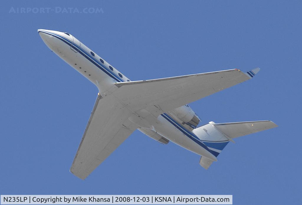 N235LP, 1997 Gulfstream Aerospace G-IV C/N 1336, Gulfstream G-IV climbing into the blue sky.