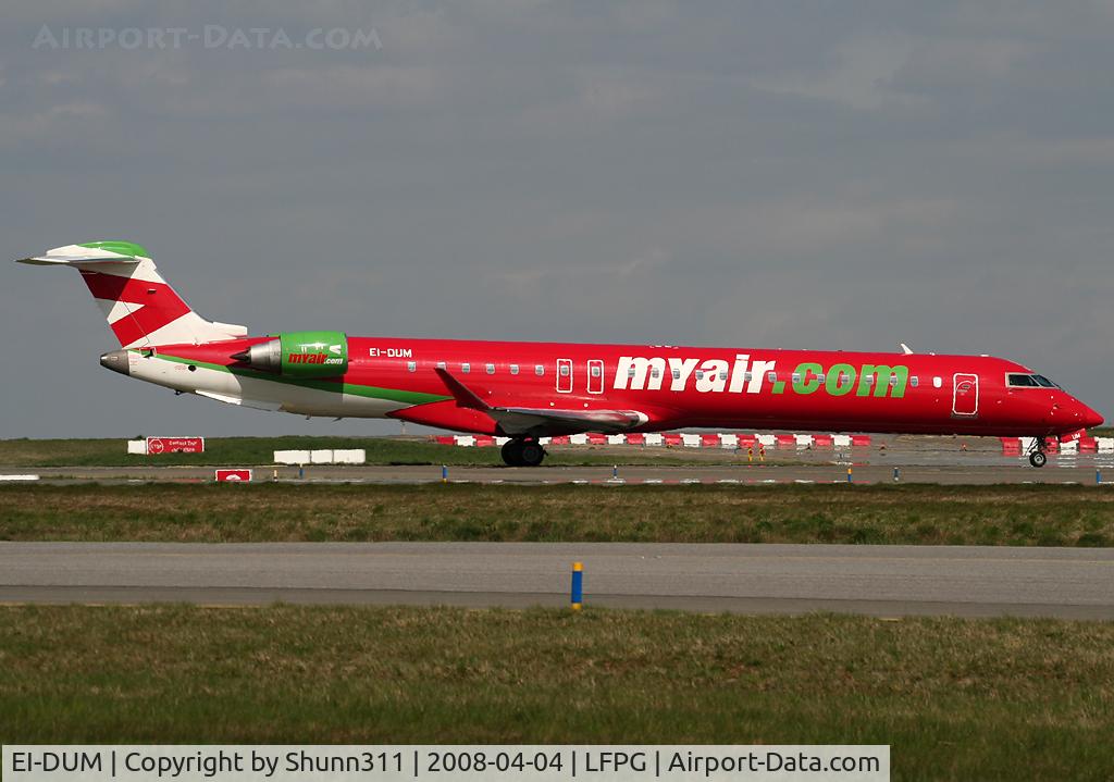 EI-DUM, 2006 Canadair CRJ-900LR (CL-600-2D24) C/N 15103, Rolling to his gate...