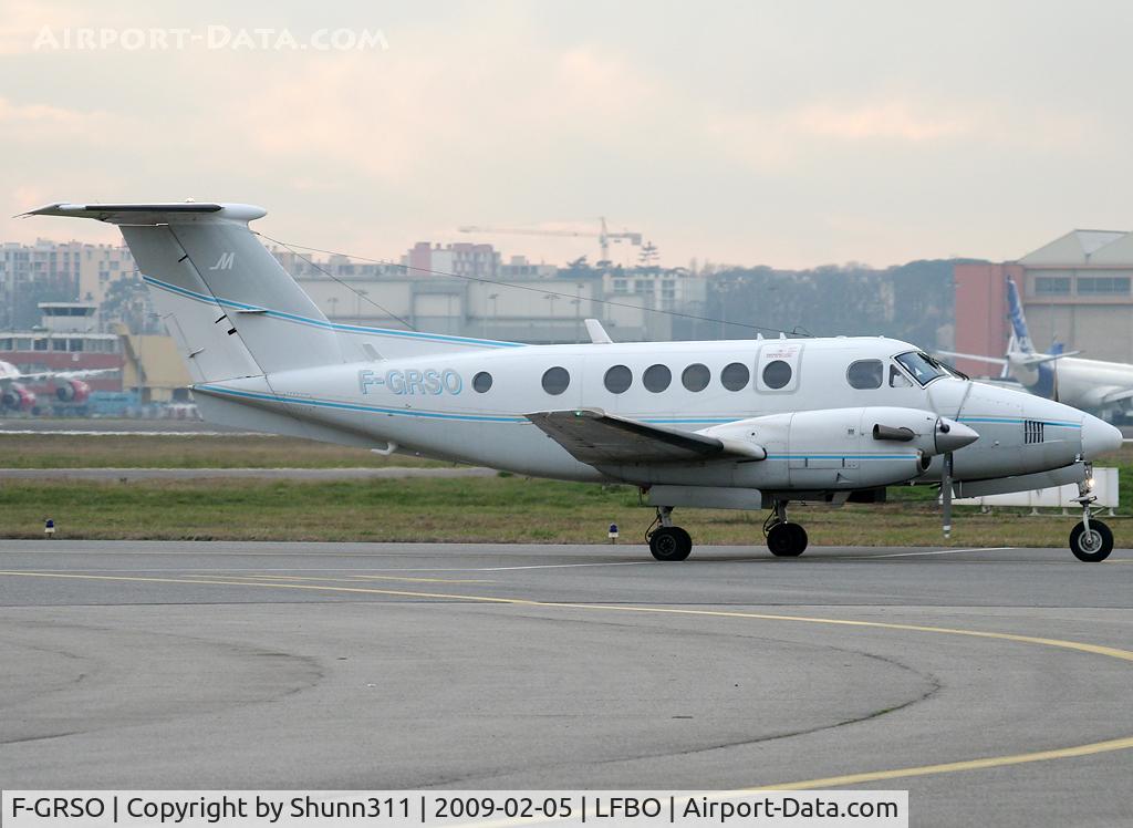 F-GRSO, 1980 Beech 200C Super King Air C/N BL-11, Rolling to the General Aviation area...