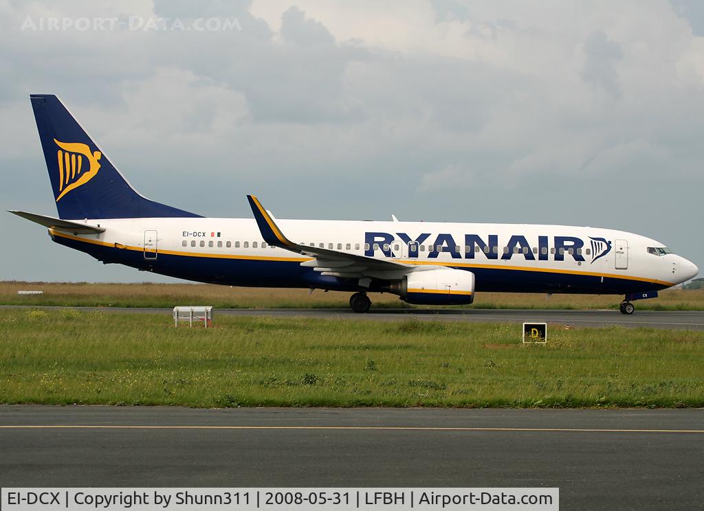 EI-DCX, 2004 Boeing 737-8AS C/N 33569, Rolling to the terminal...