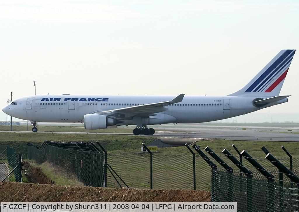 F-GZCF, 2002 Airbus A330-203 C/N 481, Rolling to the South...