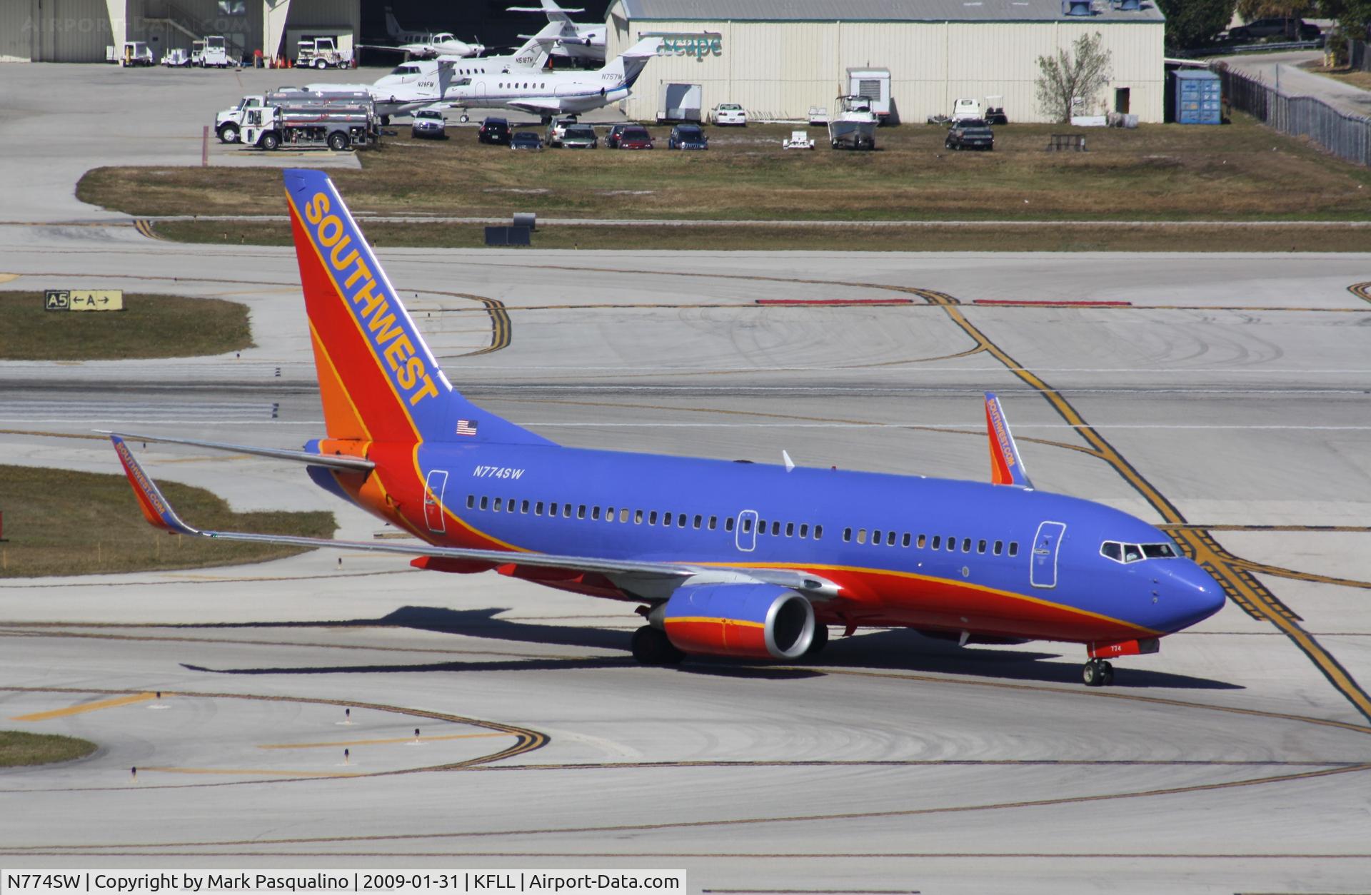 N774SW, 2000 Boeing 737-7H4 C/N 27882, Boeing 737-700
