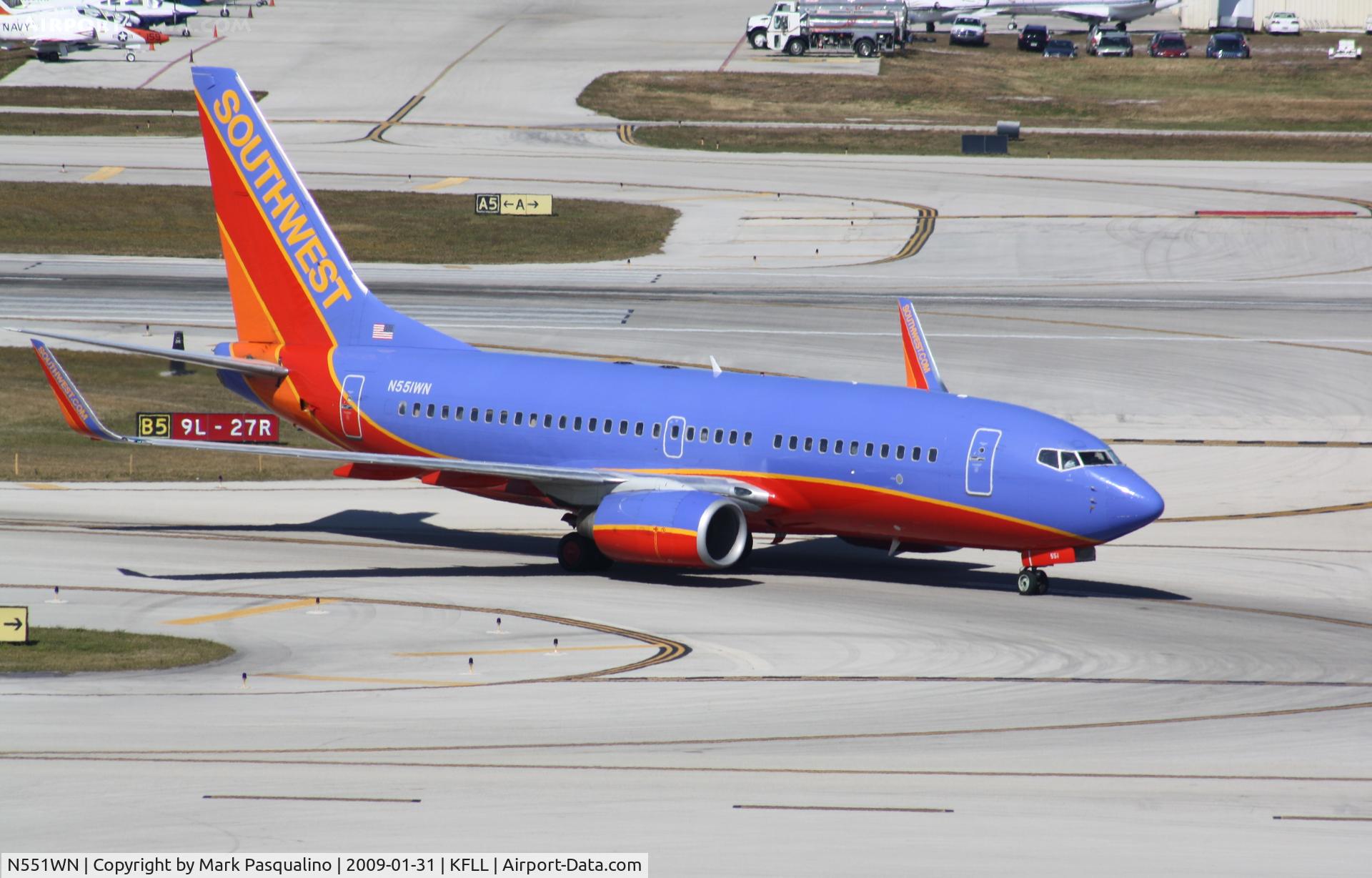 N551WN, 2001 Boeing 737-76Q C/N 30280, Boeing 737-700