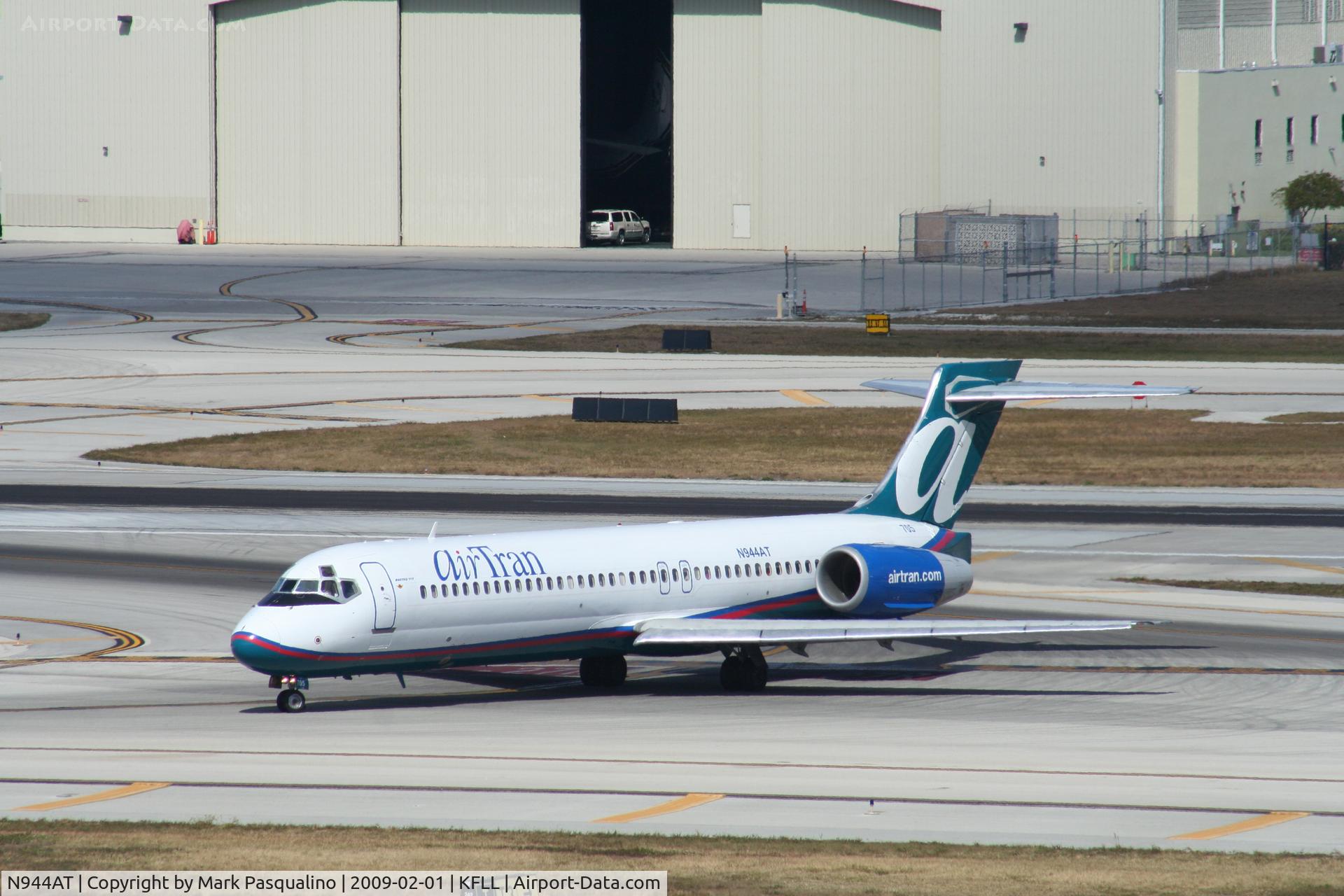 N944AT, 1999 Boeing 717-200 C/N 55007, Boeing 717-200