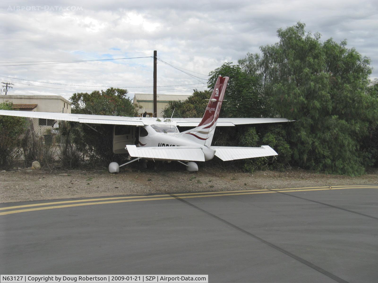 N63127, 2008 Cessna T182T Turbo Skylane C/N T18208883, 2008 Cessna T182T TURBO SKYLANE TC, Lycoming TIO-540-AK1A 235 Hp, landed long, fast and downwind on a bad day-Rwy 04 overrun into airport fence