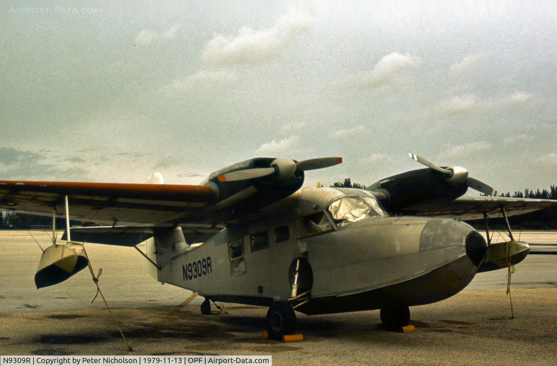 N9309R, 1946 Grumman G-44A Widgeon C/N 1462, This Widgeon was on the Opa-Locka ramp in November 1979.