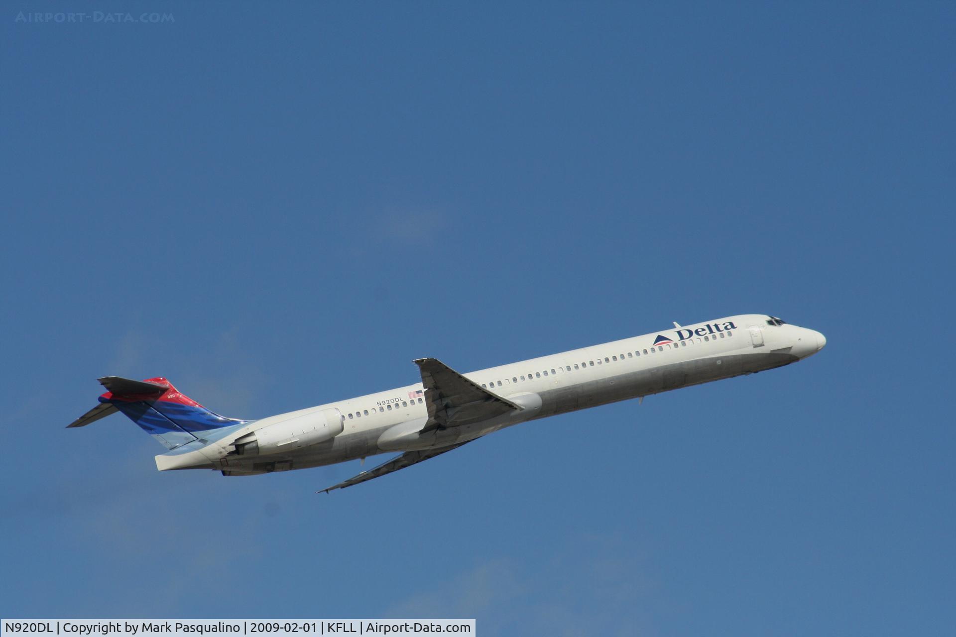 N920DL, 1988 McDonnell Douglas MD-88 C/N 49644, MD-88