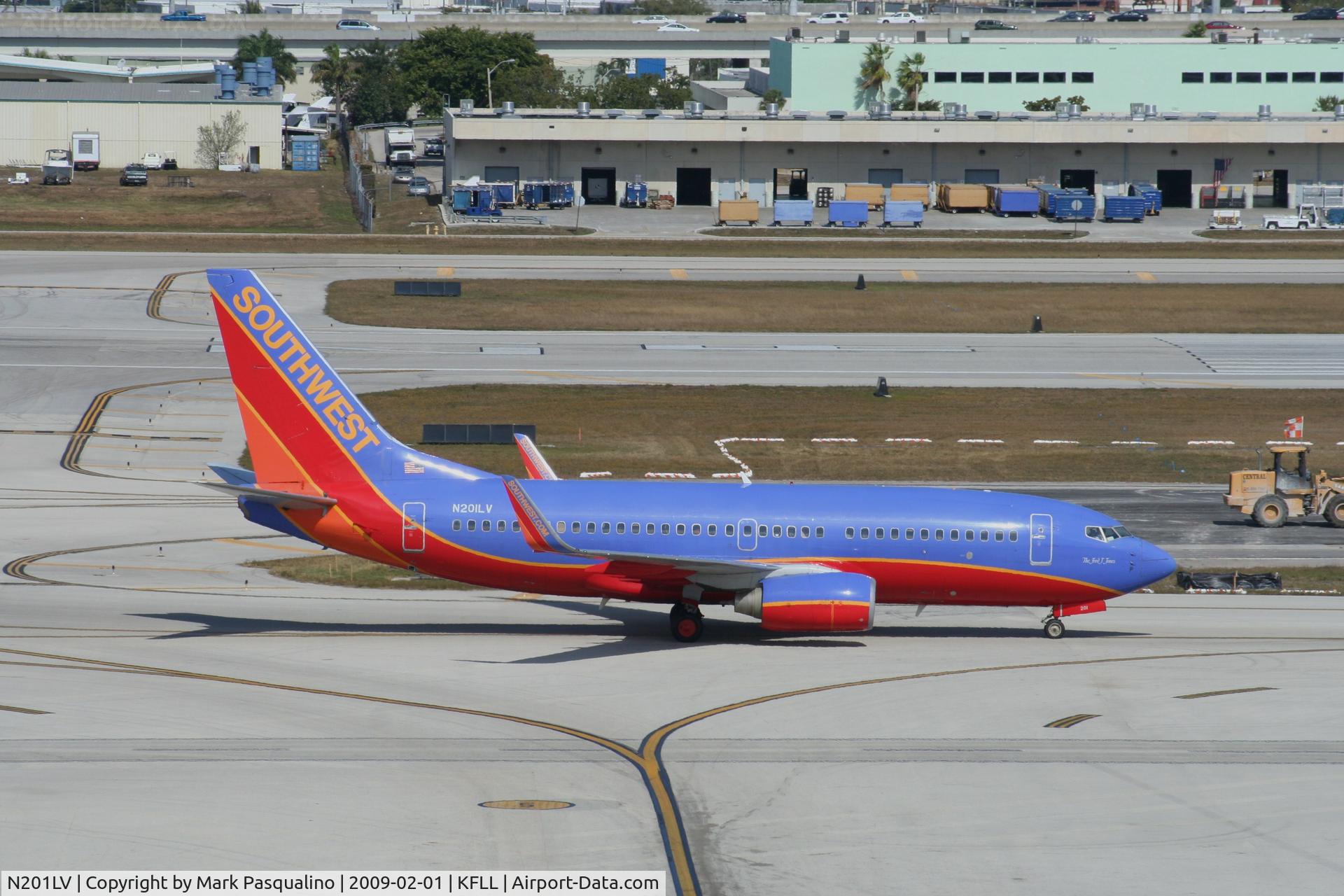 N201LV, 2005 Boeing 737-7H4 C/N 29854, Boeing 737-700