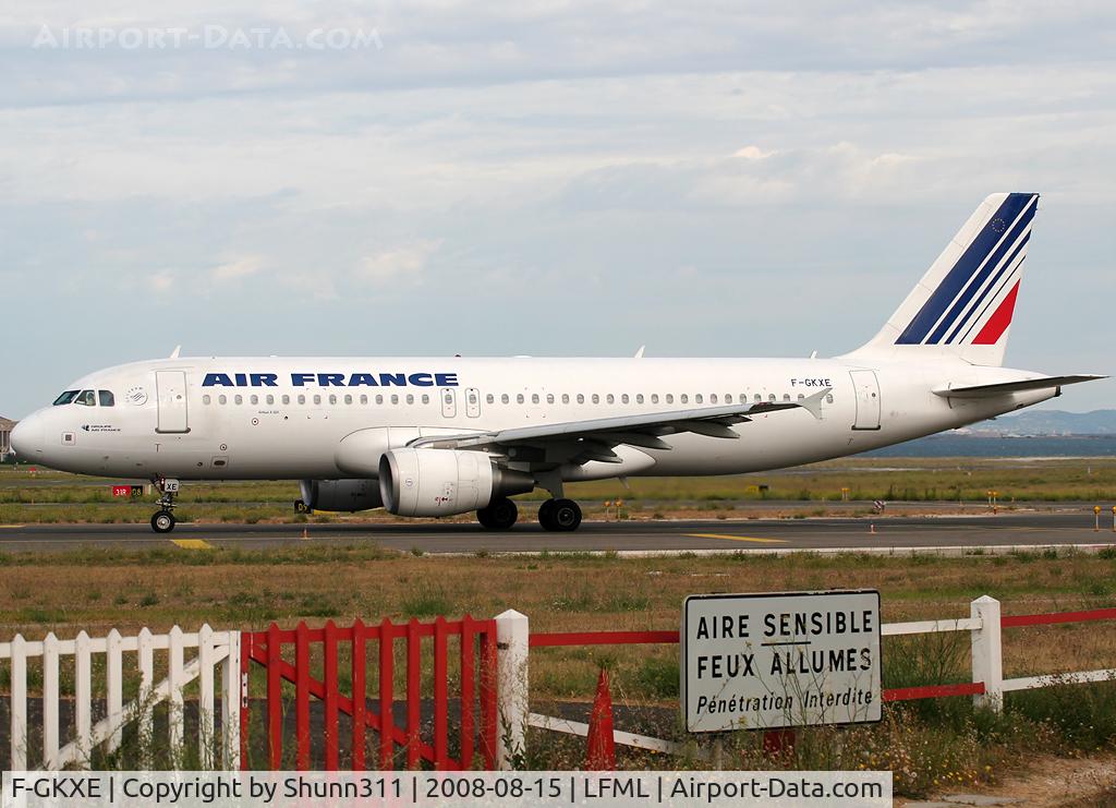 F-GKXE, 2002 Airbus A320-214 C/N 1879, Taxiing holding point rwy 32R for departure...