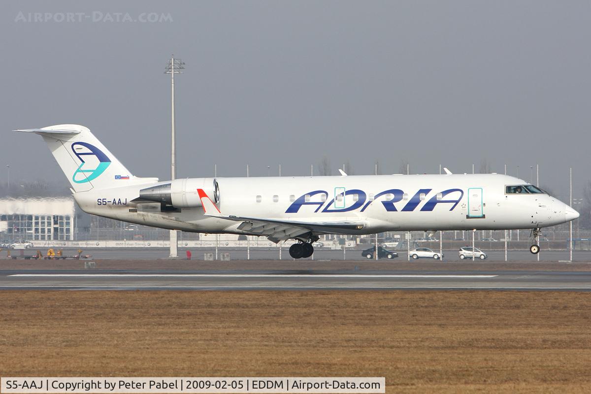 S5-AAJ, 2004 Bombardier CRJ-200ER (CL-600-2B19) C/N 8010, MUC