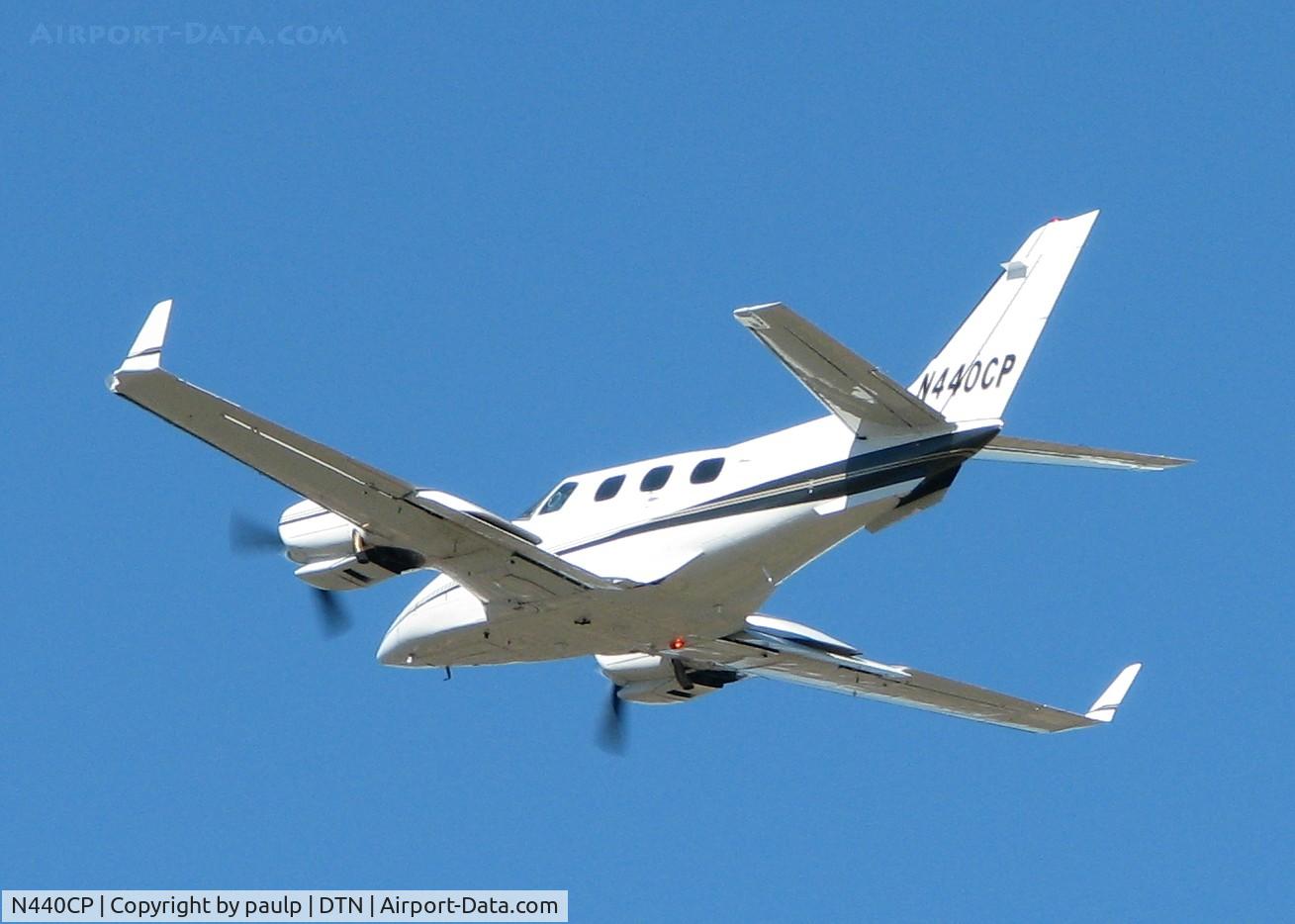 N440CP, 1975 Beech B-60 Duke C/N P-373, Just took off from runway 32 at the Downtown Shreveport airport.