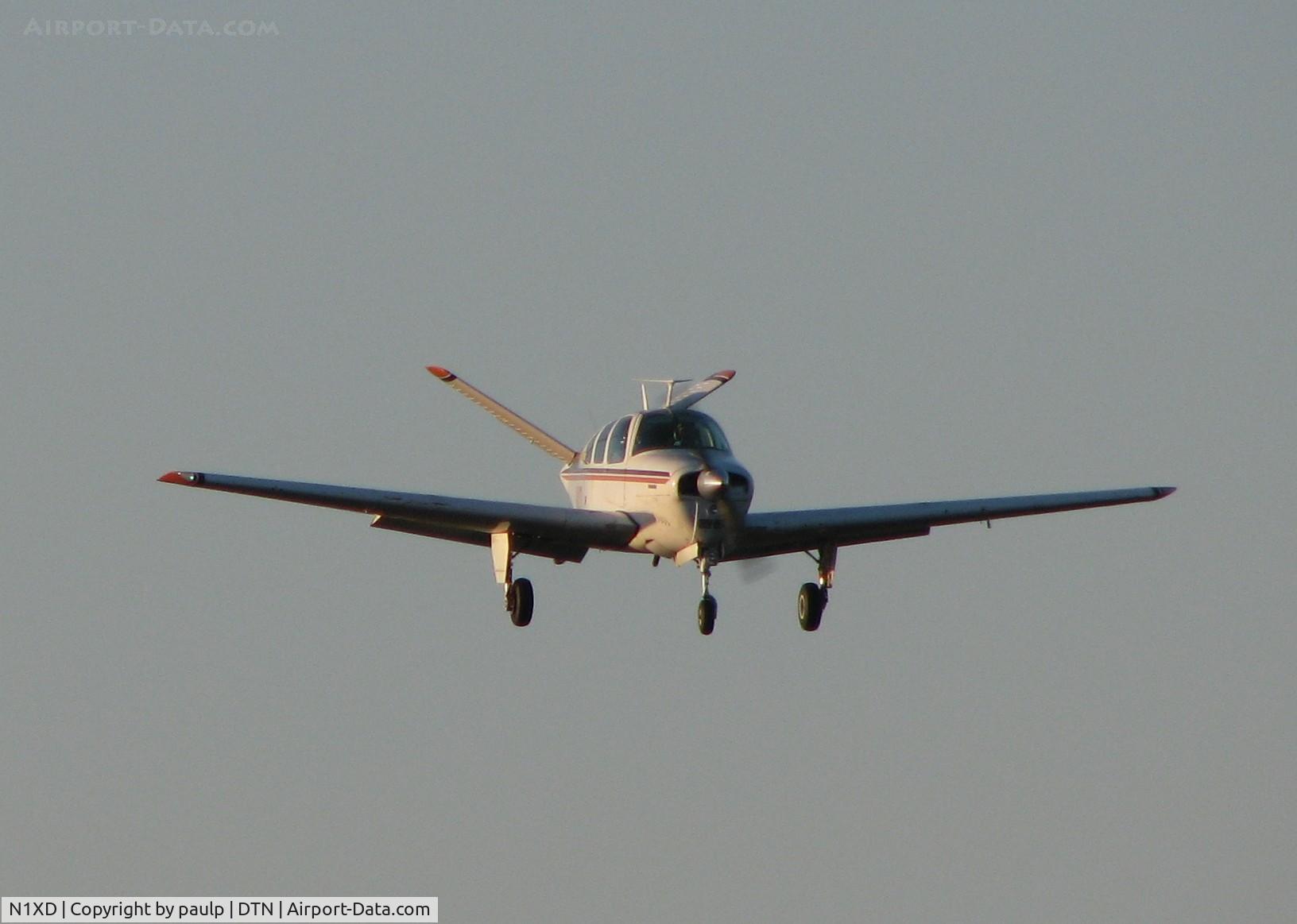 N1XD, 1961 Beech N35 Bonanza C/N D-6702, Landing at the Downtown Shreveport airport.