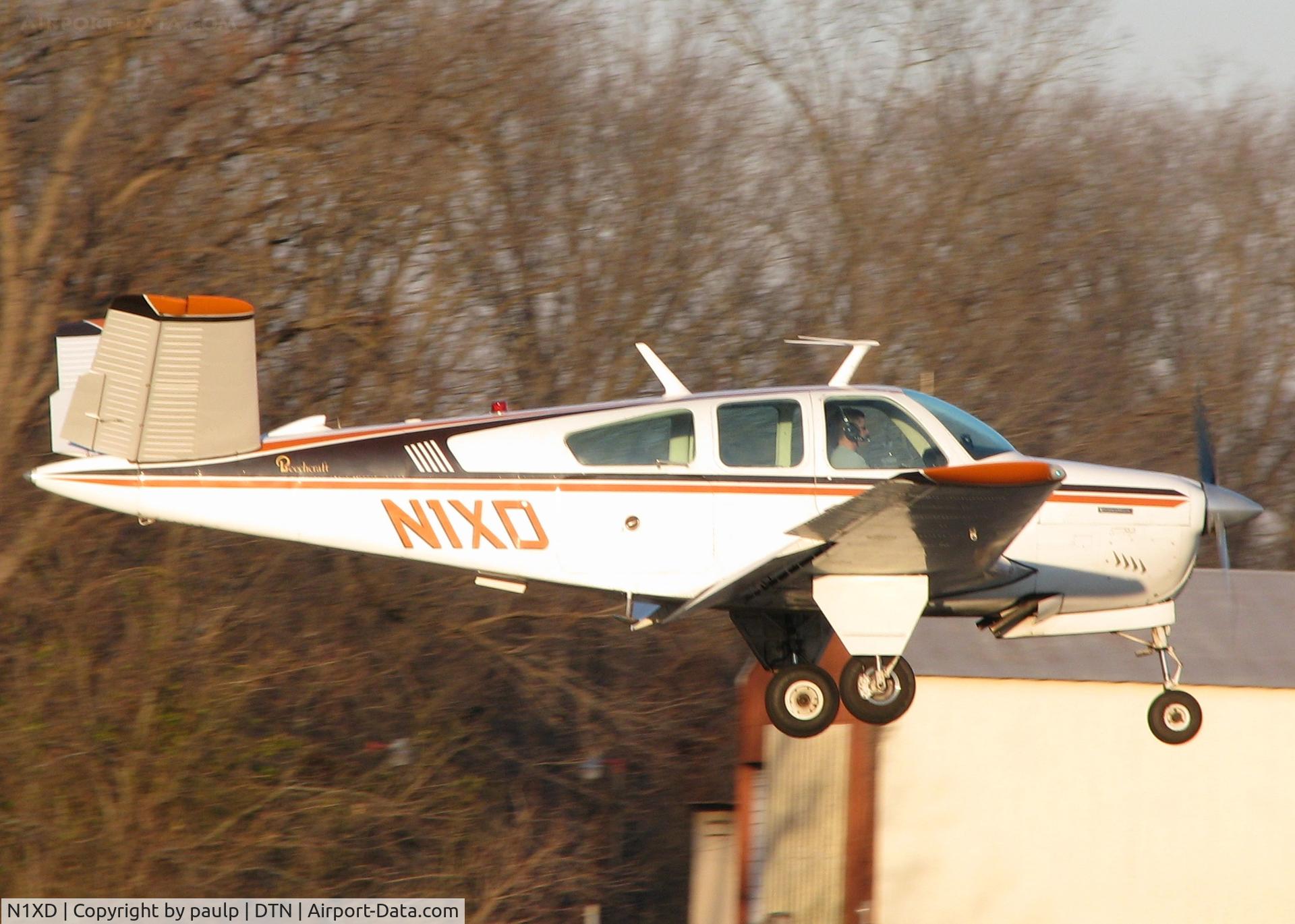 N1XD, 1961 Beech N35 Bonanza C/N D-6702, Landing at the Downtown Shreveport airport.