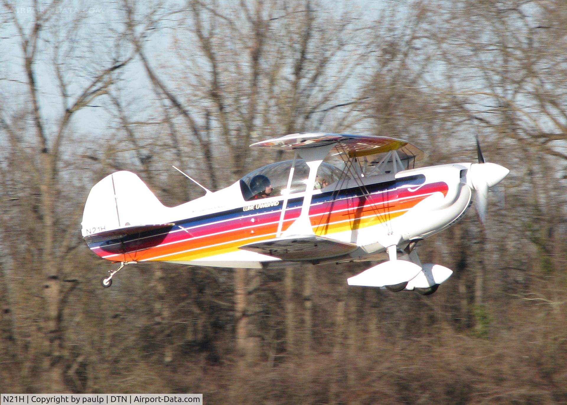 N21H, 1999 Christen Eagle II C/N HITCHCOCK-001, About to touch down on 14 at the Downtown Shreveport airport.