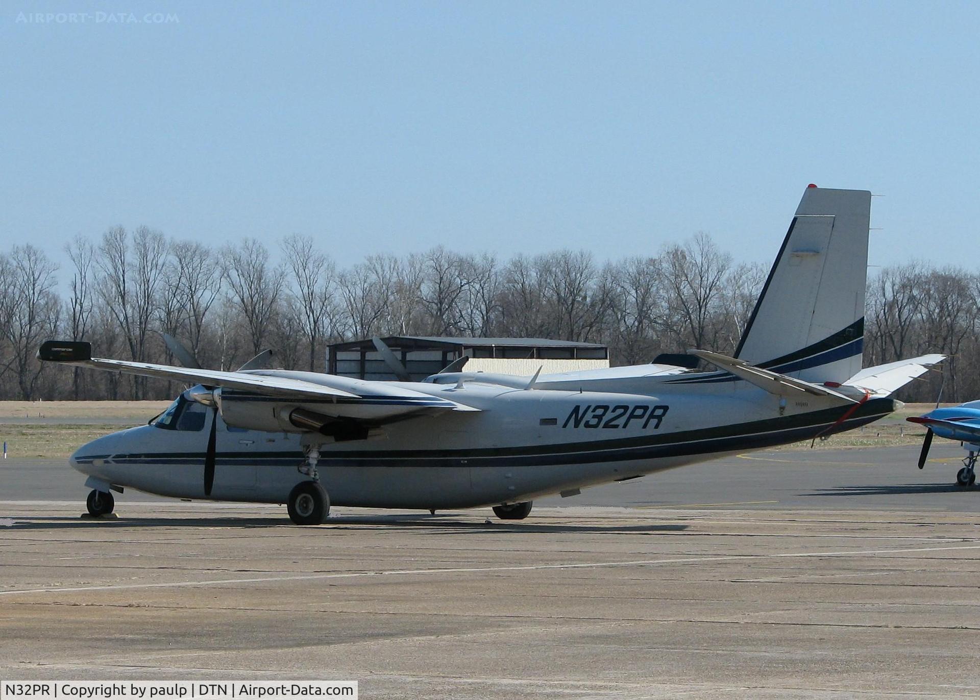 N32PR, 1976 Rockwell 690A Turbo Commander Turbo Commander C/N 11332, Parked at the Downtown Shreveport airport.
