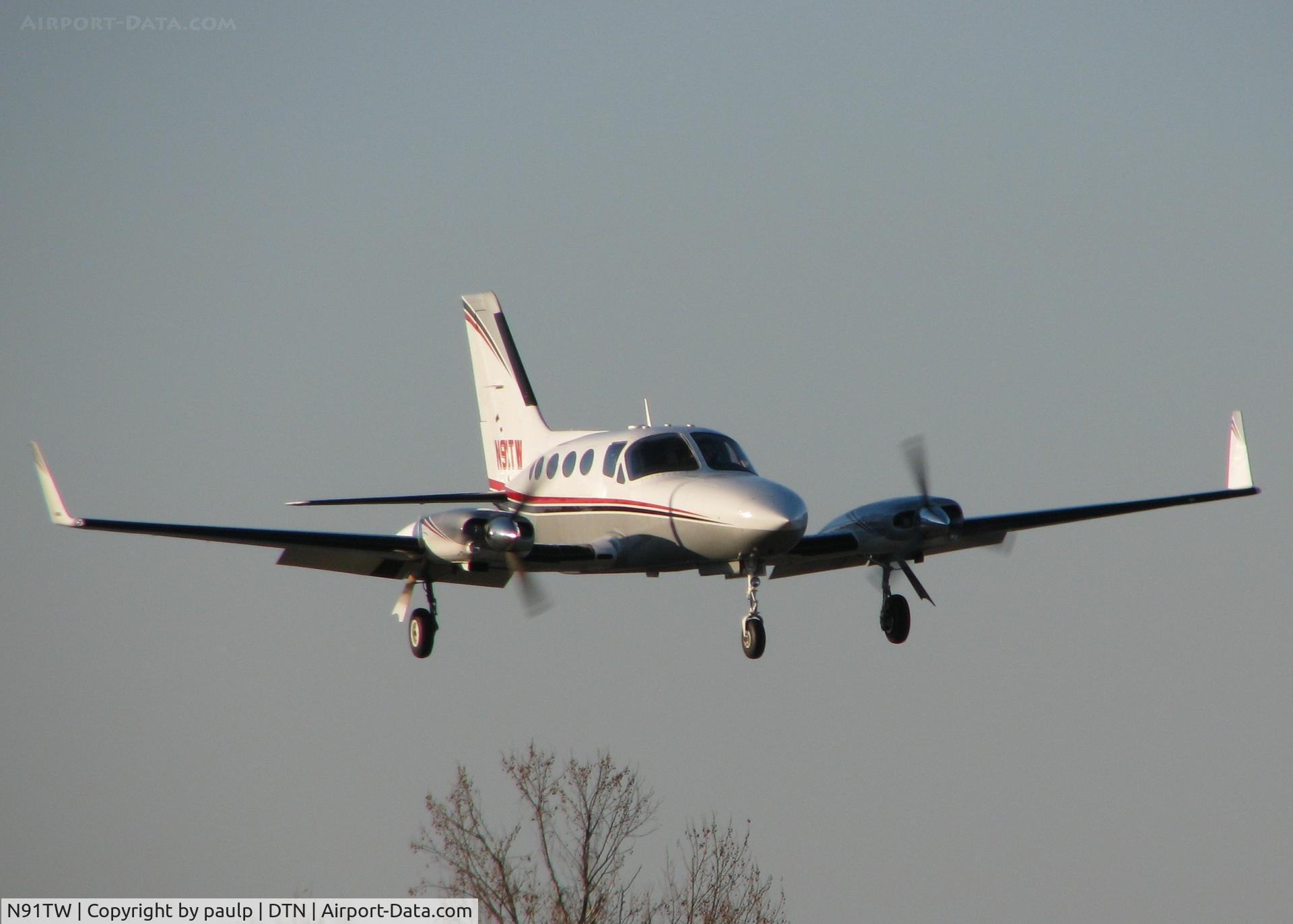 N91TW, 1978 Cessna 414A Chancellor C/N 414A0117, Landing on 14 at the Downtown Shreveport airport.