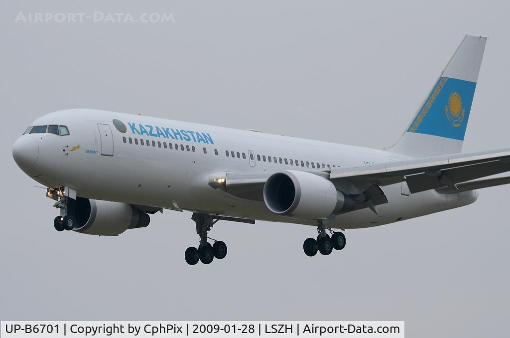 UP-B6701, 2001 Boeing 767-2DXER C/N 32954, 762