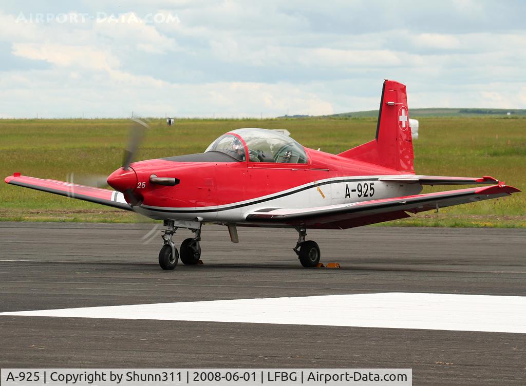 A-925, 1983 Pilatus PC-7 Turbo Trainer C/N 333, Ready for the show...