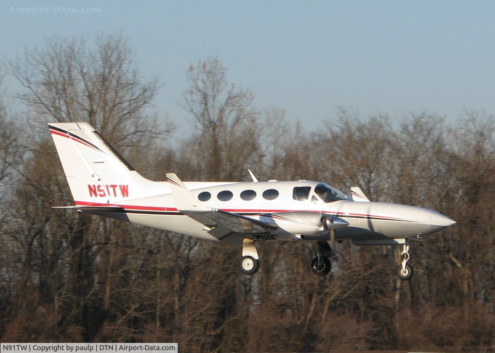 N91TW, 1978 Cessna 414A Chancellor C/N 414A0117, About to touch down on runway 14 at the Downtown Shreveport airport.