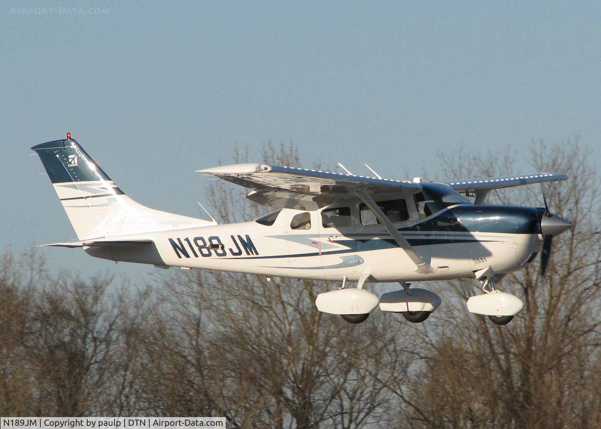 N189JM, 2007 Cessna T206H Turbo Stationair C/N T20608782, About to touch down on runway 14 at the Downtown Shreveport airport.