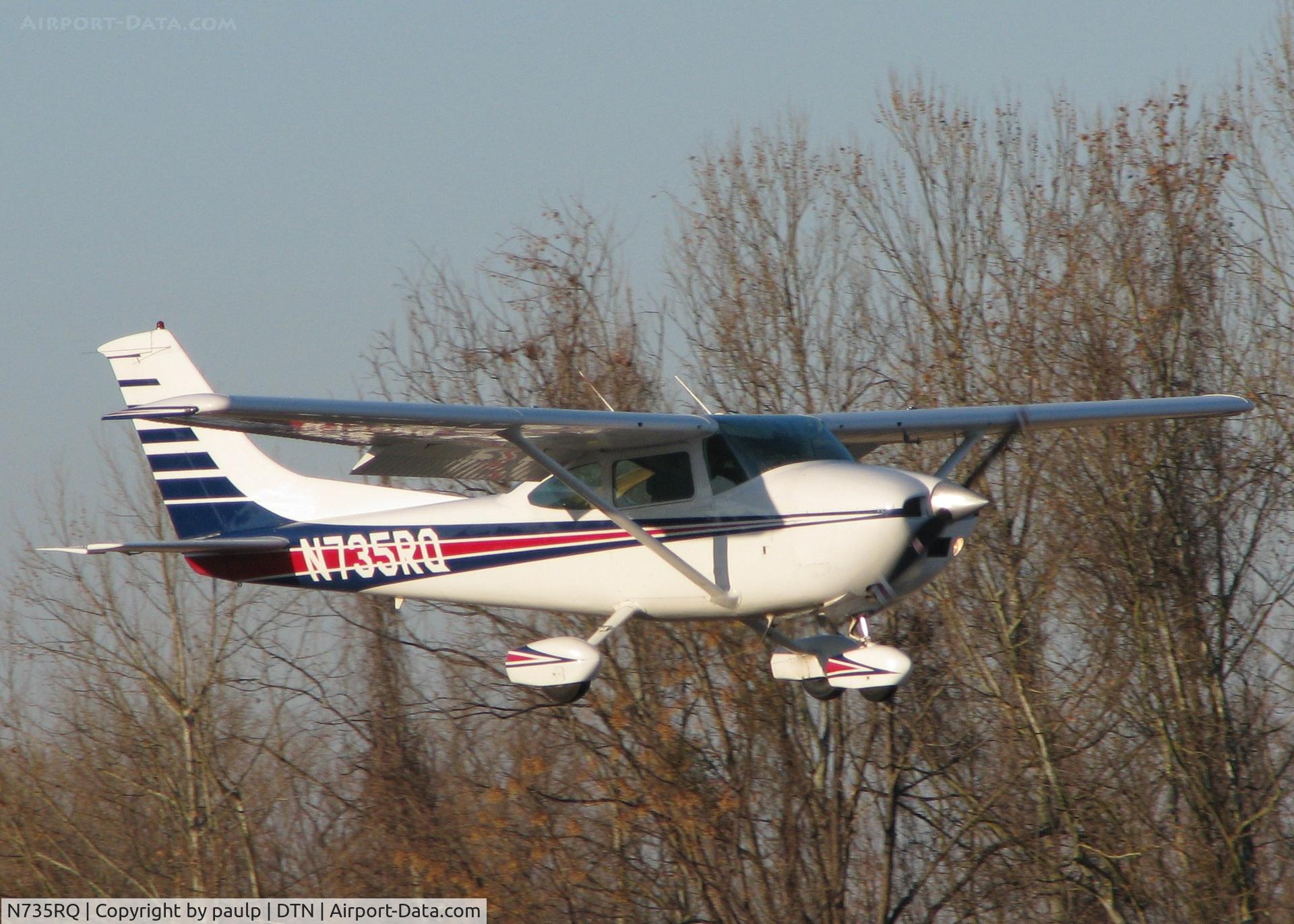 N735RQ, 1977 Cessna 182Q Skylane C/N 18265628, About to touch down on runway 14 at the Downtown Shreveport airport.