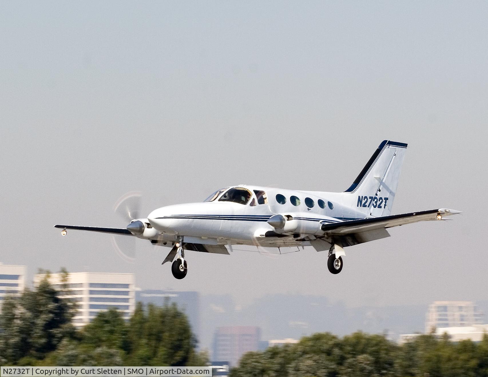 N2732T, 1979 Cessna 414A Chancellor C/N 414A0449, Cessna 414 on short final