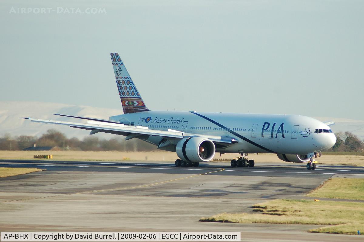 AP-BHX, 2007 Boeing 777-240/ER C/N 35296, PIA - Landing