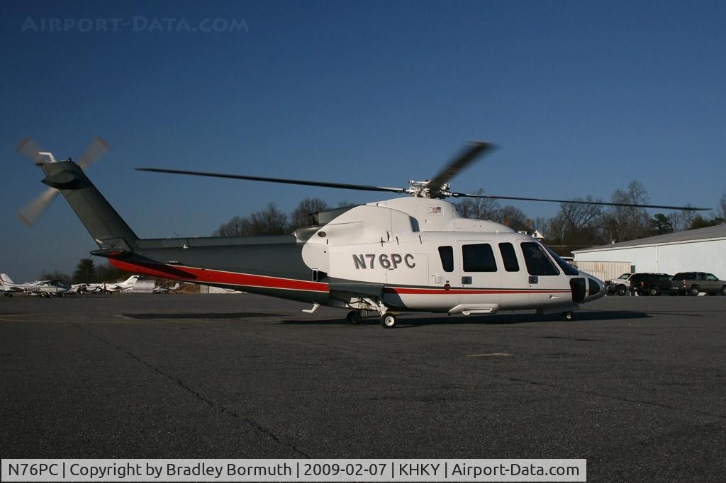 N76PC, 2005 Sikorsky S-76C C/N 760597, A great day to take pictures.