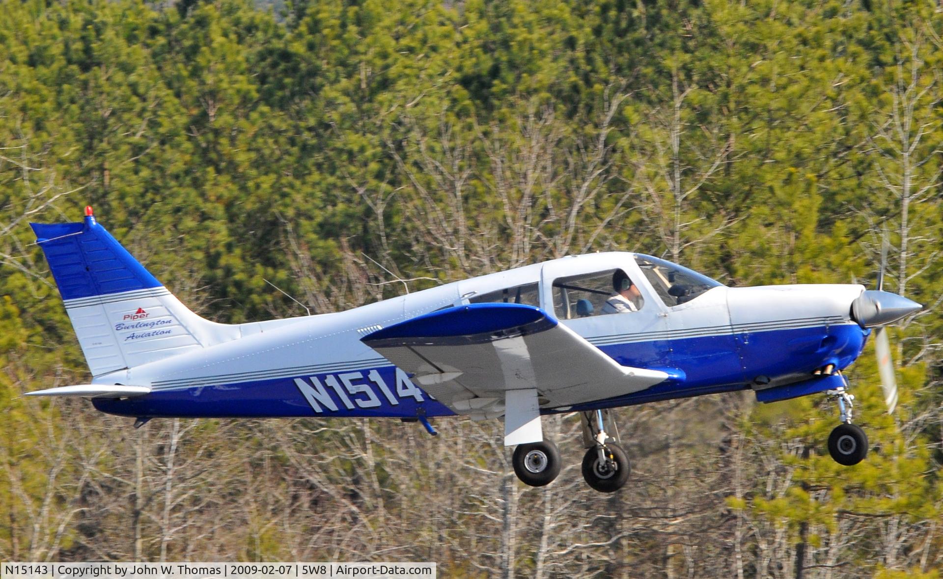 N15143, 1972 Piper PA-28R-200 C/N 28R-7335027, Stop-n-go on runway 22