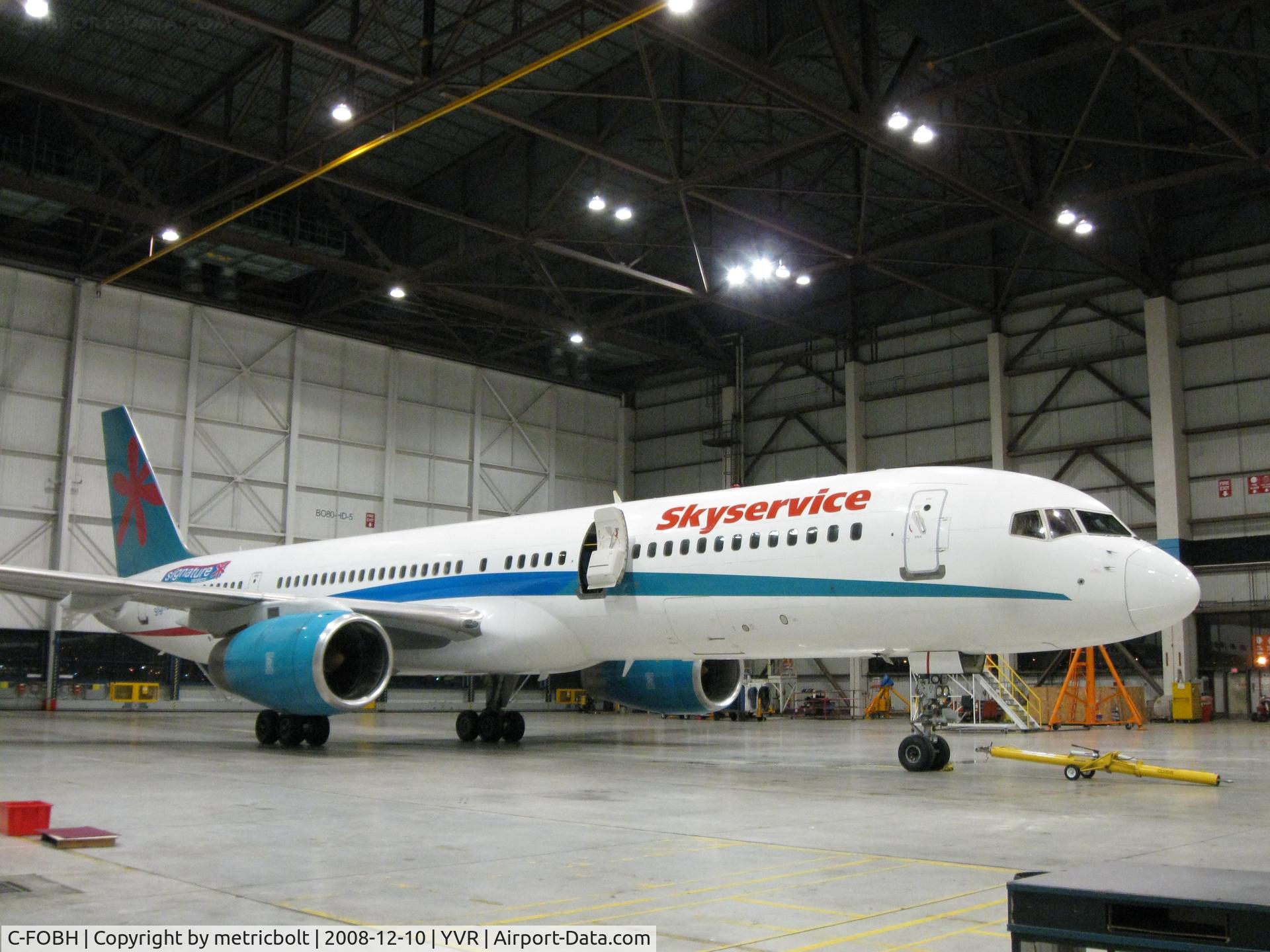 C-FOBH, 1999 Boeing 757-236 C/N 29944, maintenance at YVR