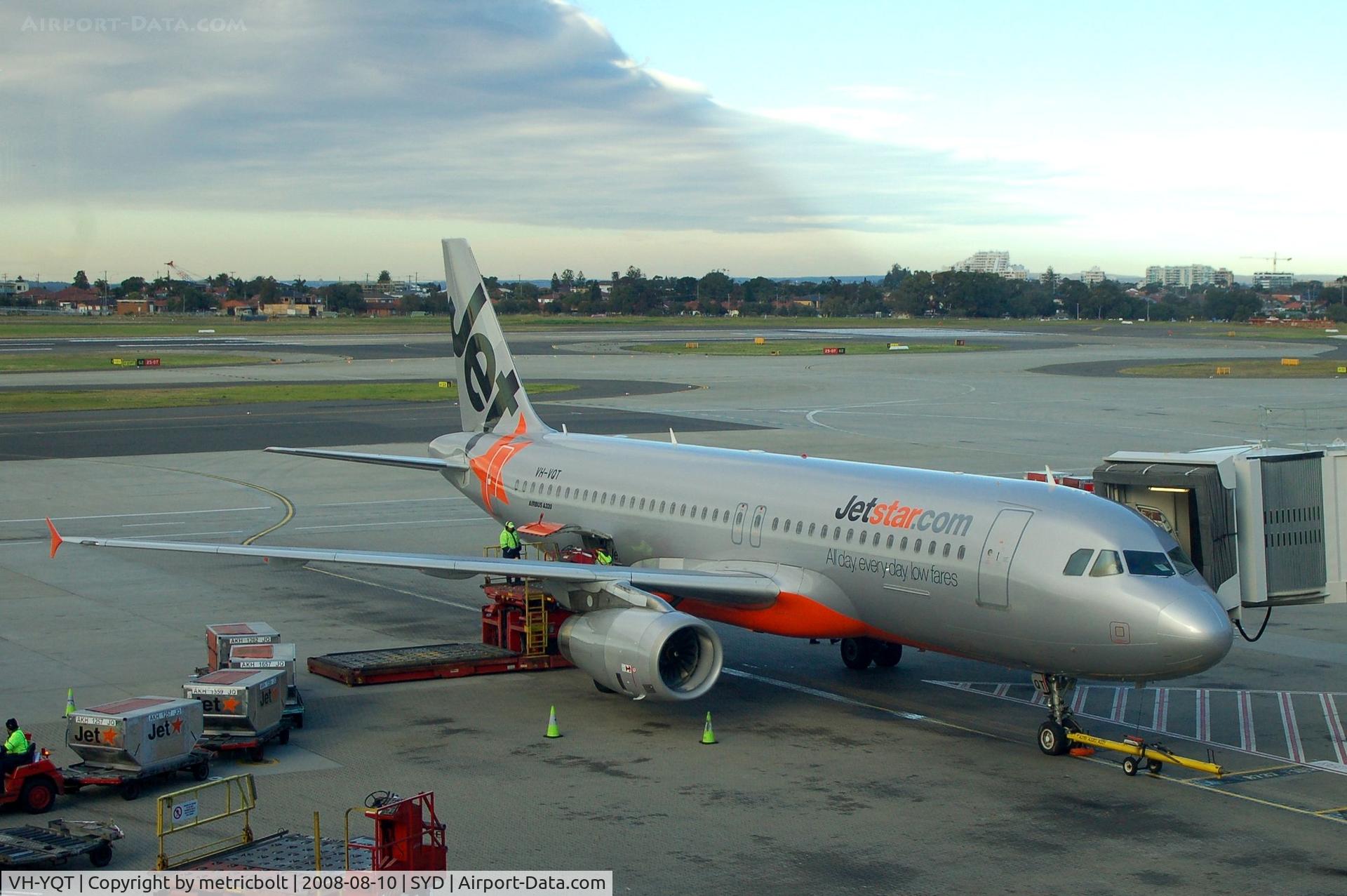 VH-YQT, Airbus A320-232 C/N 2475, At Sydney Airport