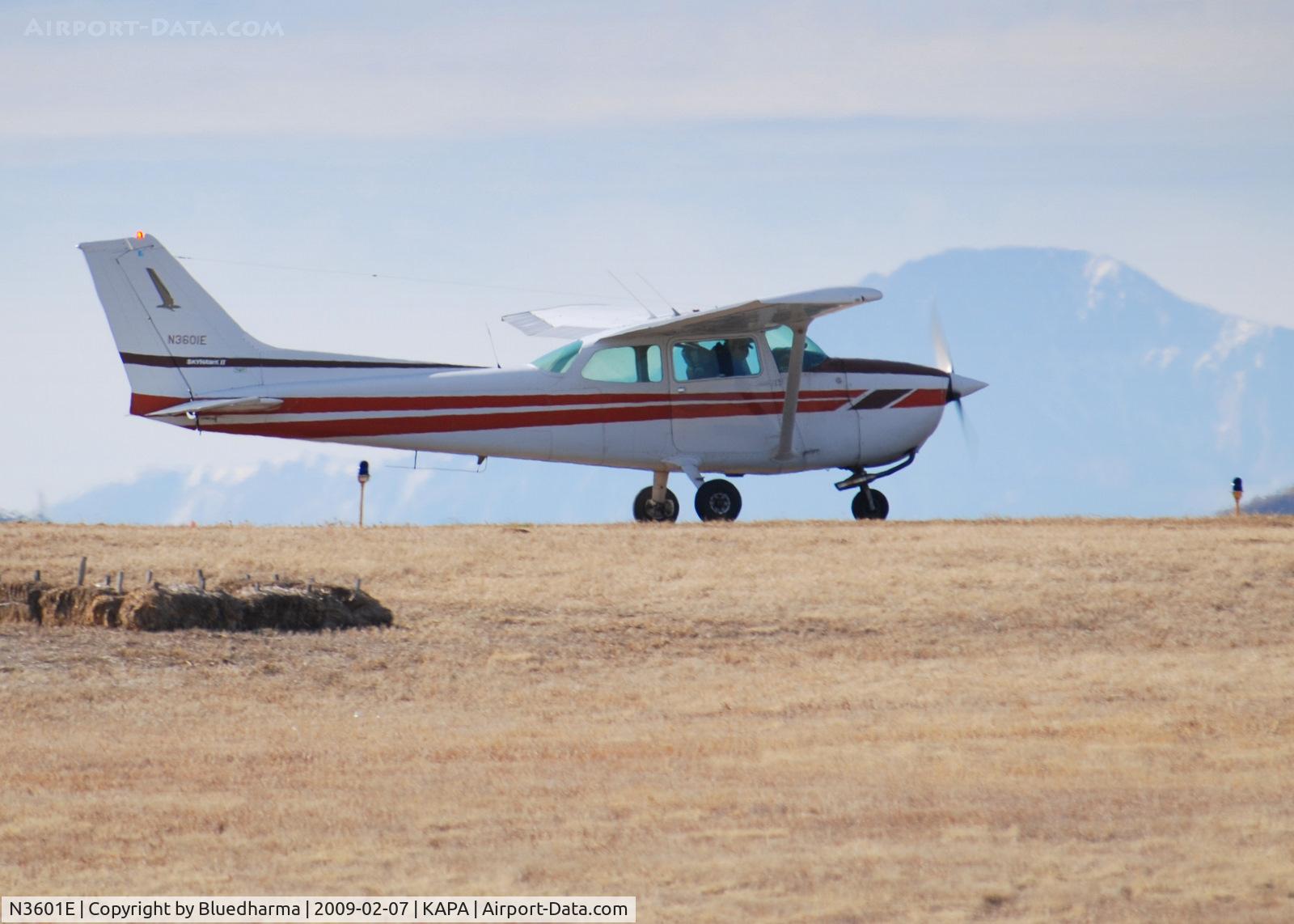 N3601E, 1978 Cessna 172N C/N 17271603, Position and Hold for 17L.
