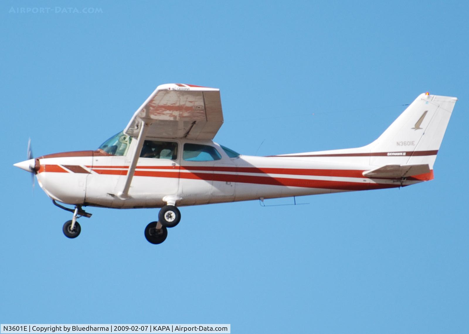N3601E, 1978 Cessna 172N C/N 17271603, Touch and Go on 17R.