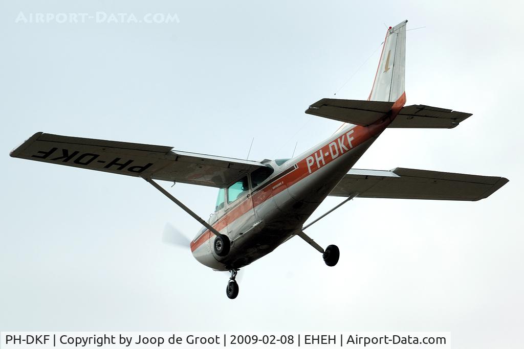 PH-DKF, 1981 Reims F172P C/N 2124, landing at Eindhoven