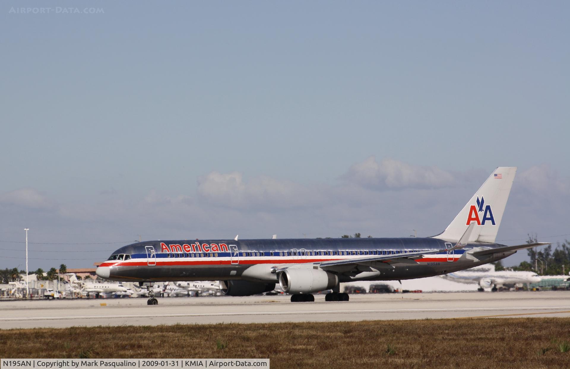 N195AN, 2001 Boeing 757-223 C/N 32389, Boeing 757-200