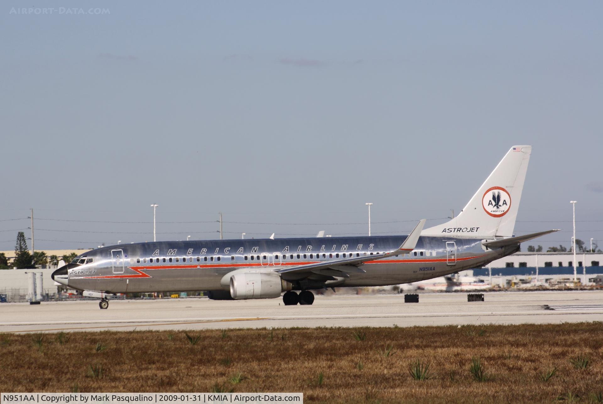 N951AA, 2000 Boeing 737-823 C/N 29538, Boeing 737-800