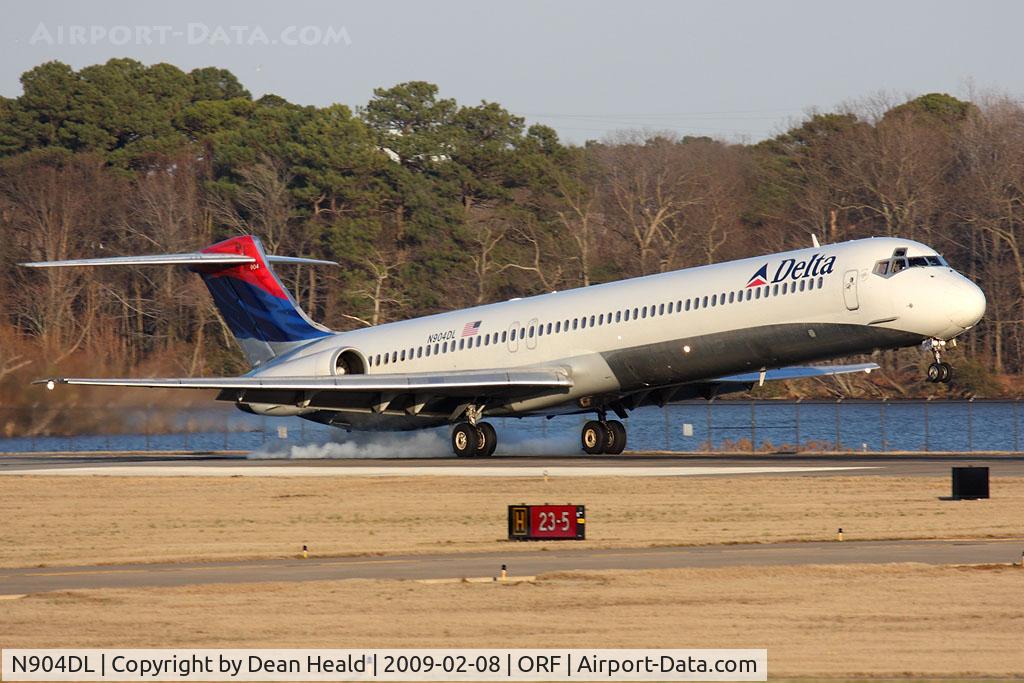 N904DL, 1987 McDonnell Douglas MD-88 C/N 49535, Delta Air Lines N904DL (FLT DAL1641) from Hartsfield-Jackson Atlanta Int'l (KATL) landing on RWY 23.