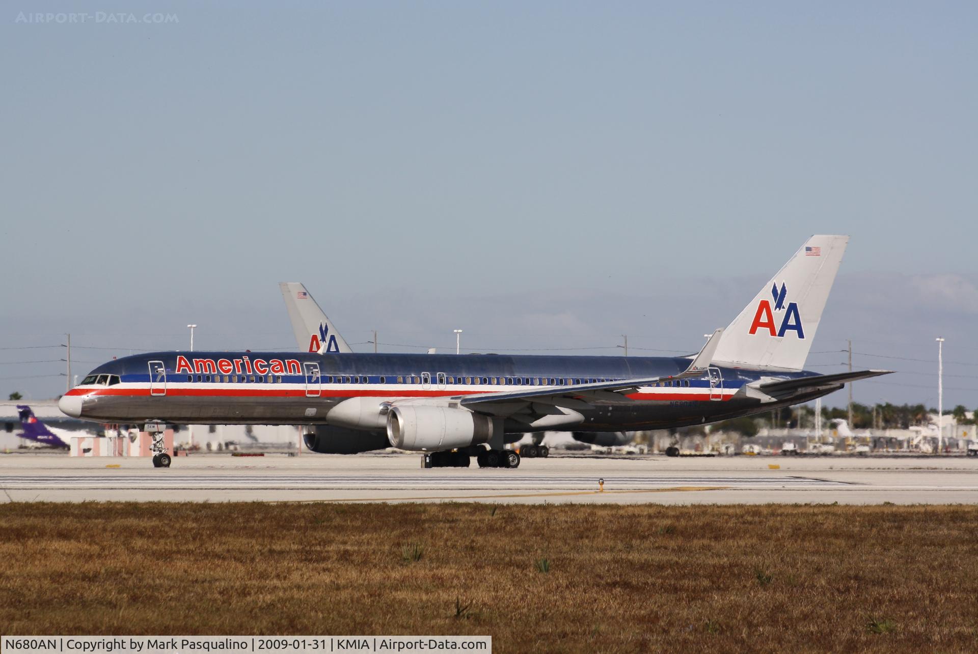N680AN, 1999 Boeing 757-223 C/N 29590, Boeing 757-200