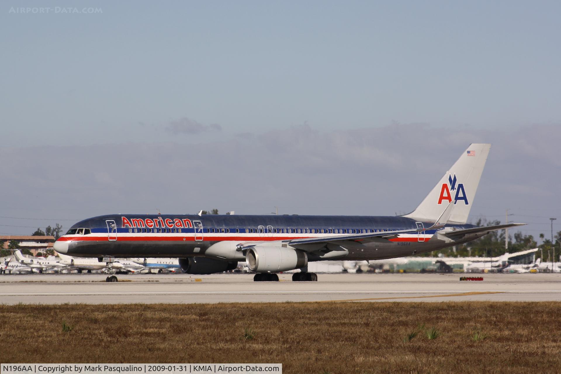 N196AA, 2001 Boeing 757-223 C/N 32390, Boeing 757-200