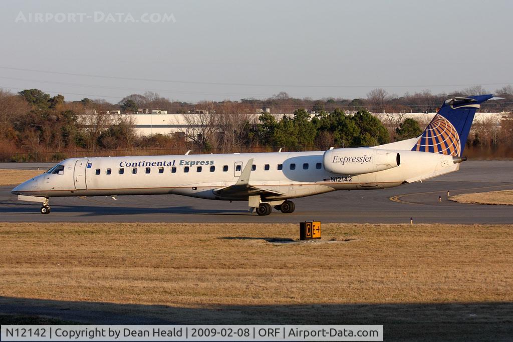 N12142, 2003 Embraer ERJ-145XR (EMB-145XR) C/N 145735, Continental Express (ExpressJet Airlines) N12142 (FLT BTA2901) taxiing to RWY 23 for departure to Houston Bush Intercontinental (KIAH).