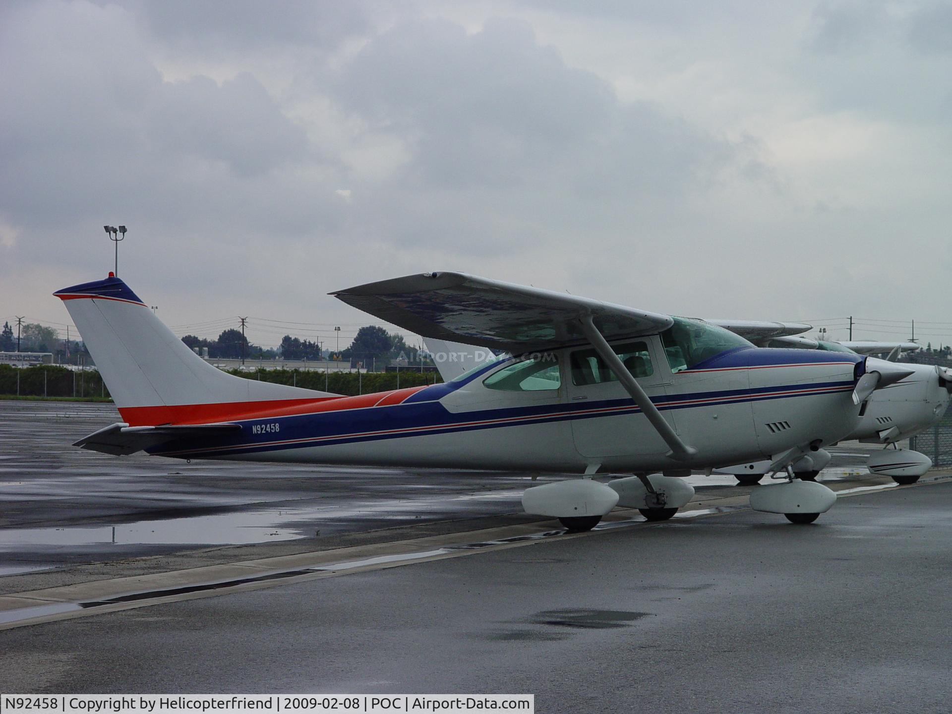 N92458, 1969 Cessna 182N Skylane C/N 18260211, Parked in the rain at Brackett