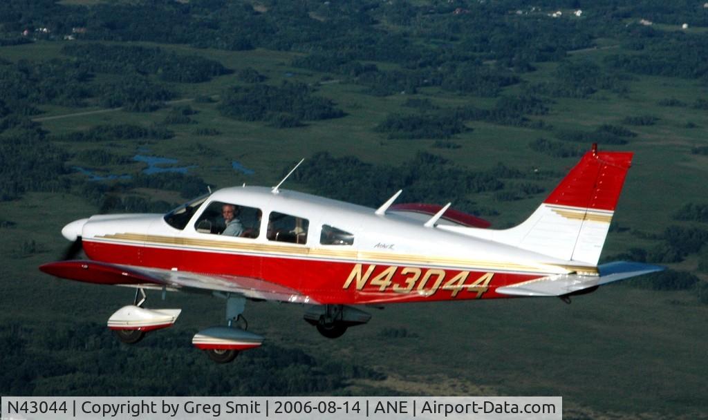 N43044, 1974 Piper PA-28-180 C/N 28-7405170, 1974 Archer in flight