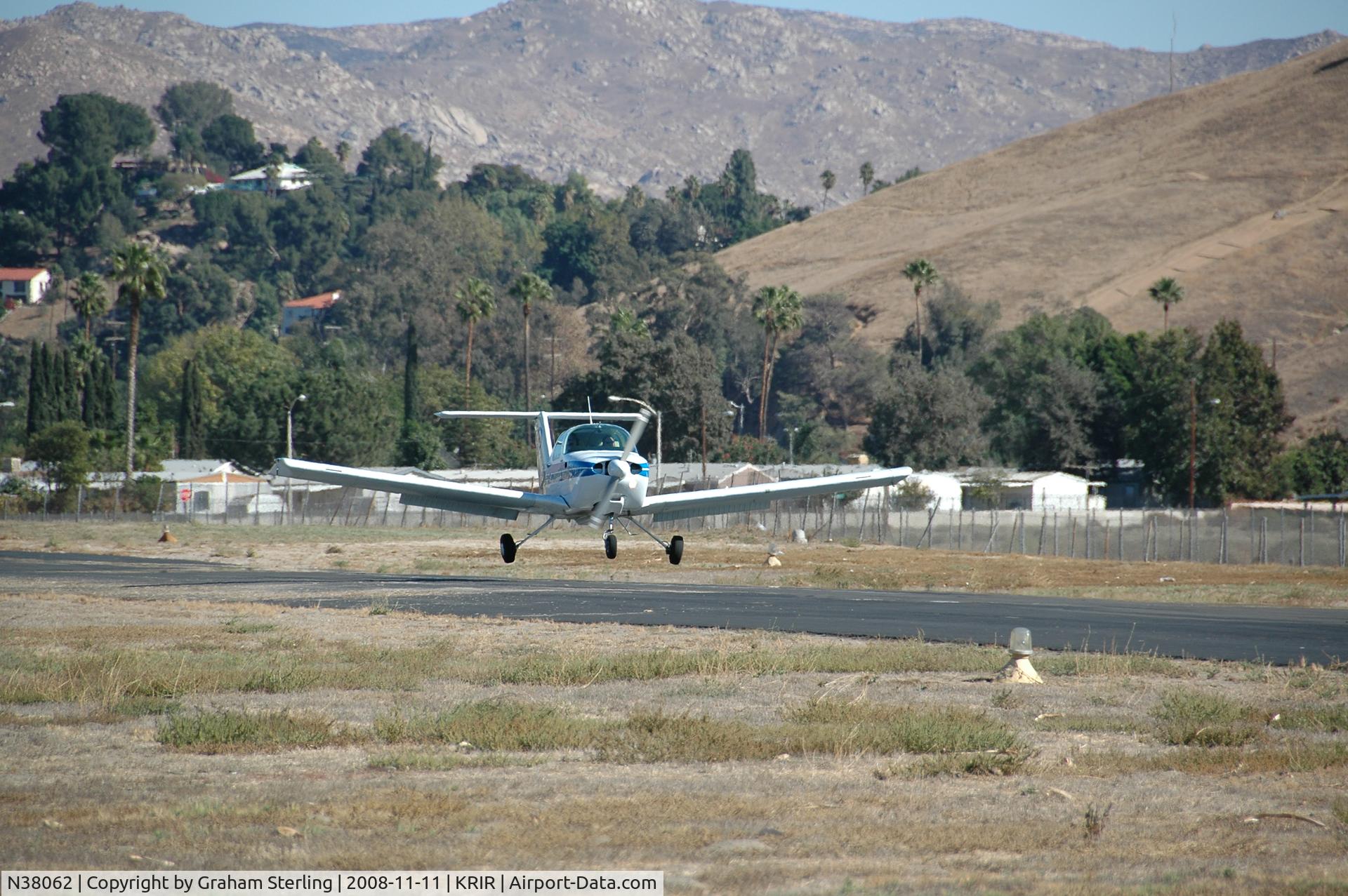 N38062, 1980 Beech 77 Skipper C/N WA-204, landing at Flabob, CA