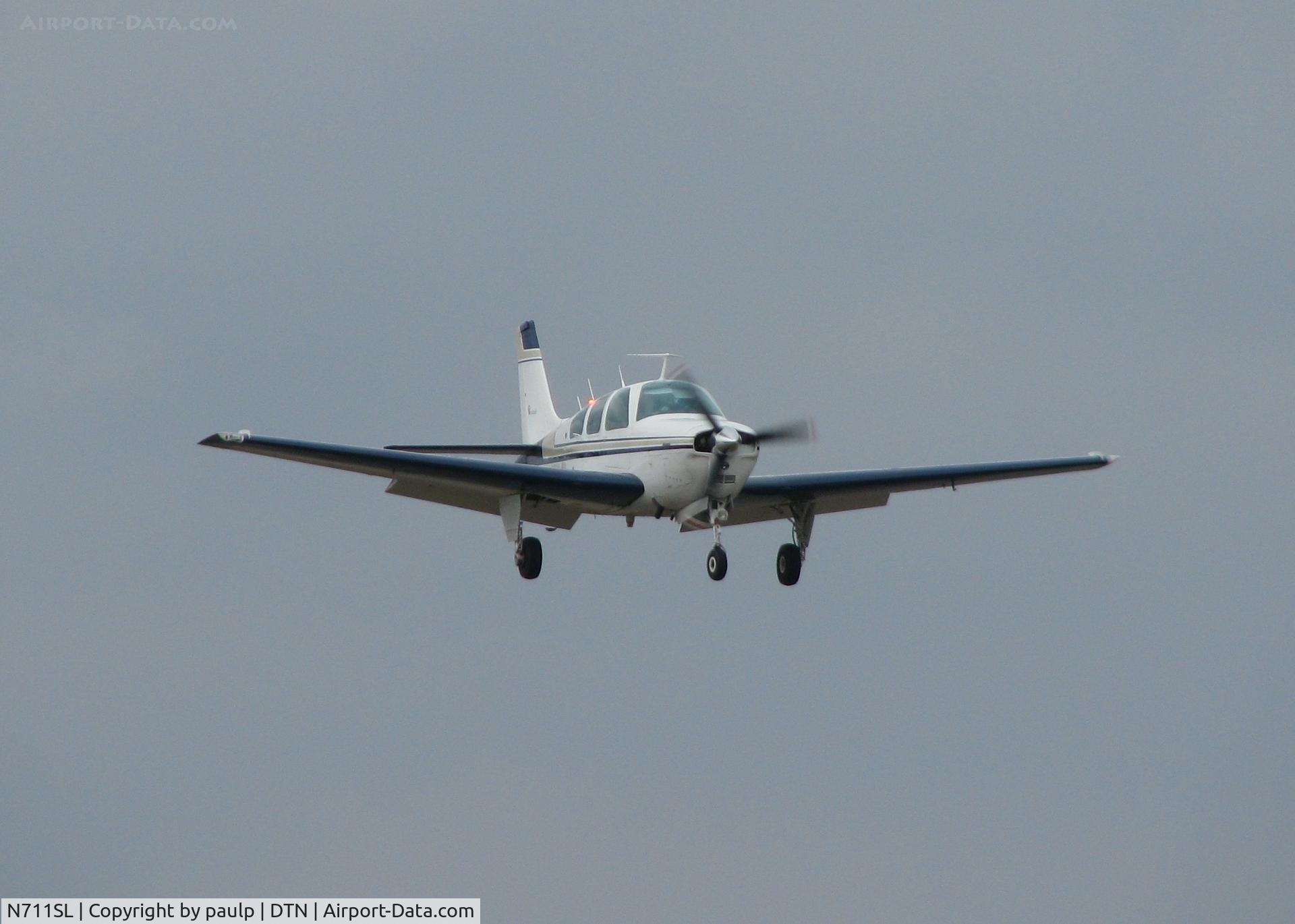 N711SL, 1978 Beech F33A Bonanza C/N CE-773, Landing at Downtown Shreveport.