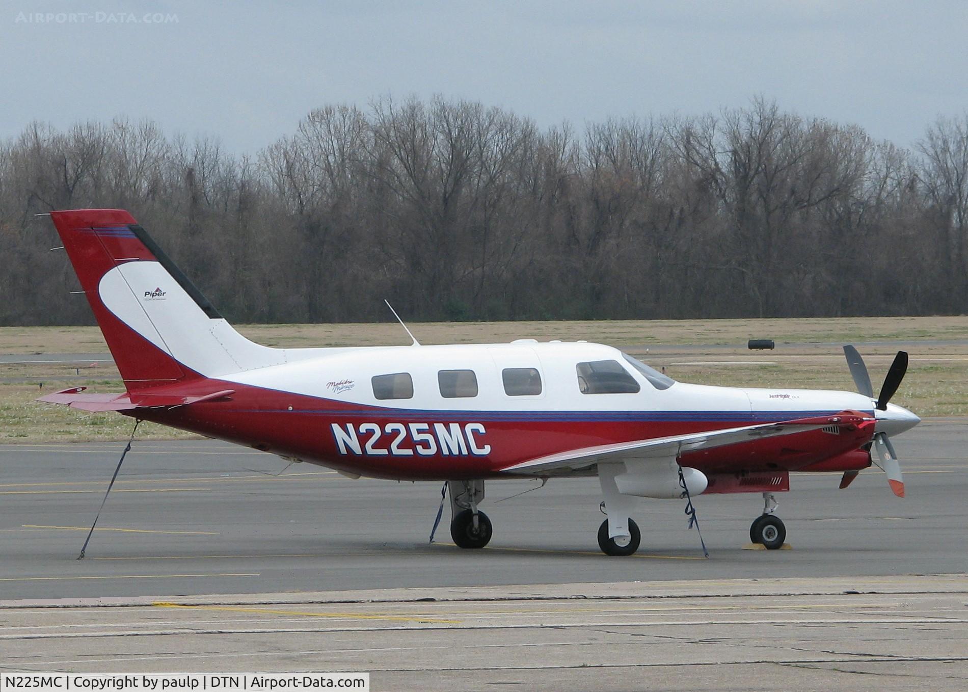 N225MC, 1999 Piper PA-46-350P Malibu Mirage C/N 4636239, Parked at Downtown Shreveport.