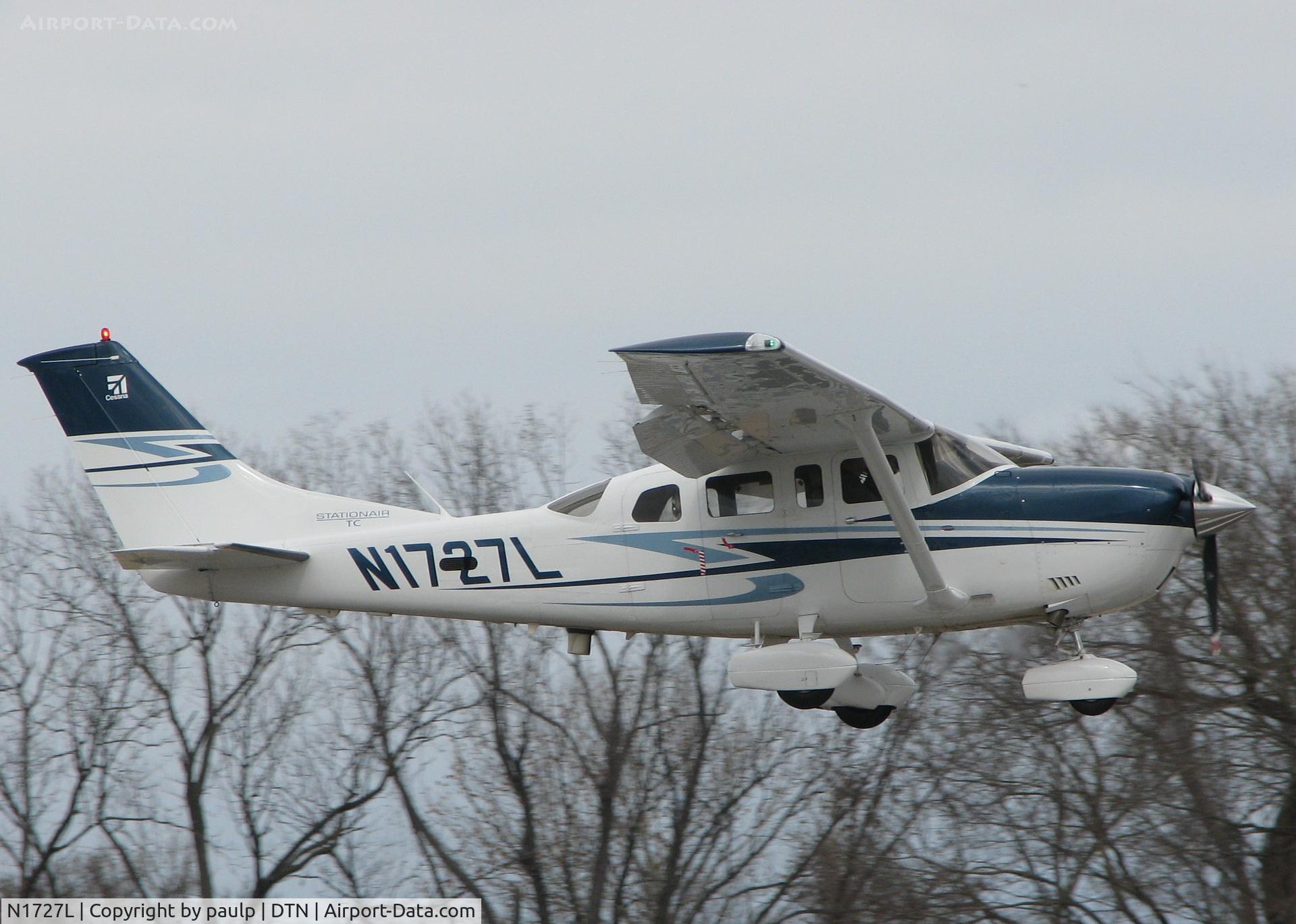 N1727L, 2007 Cessna T206H Turbo Stationair C/N T20608791, Landing at the Downtown Shreveport airport.