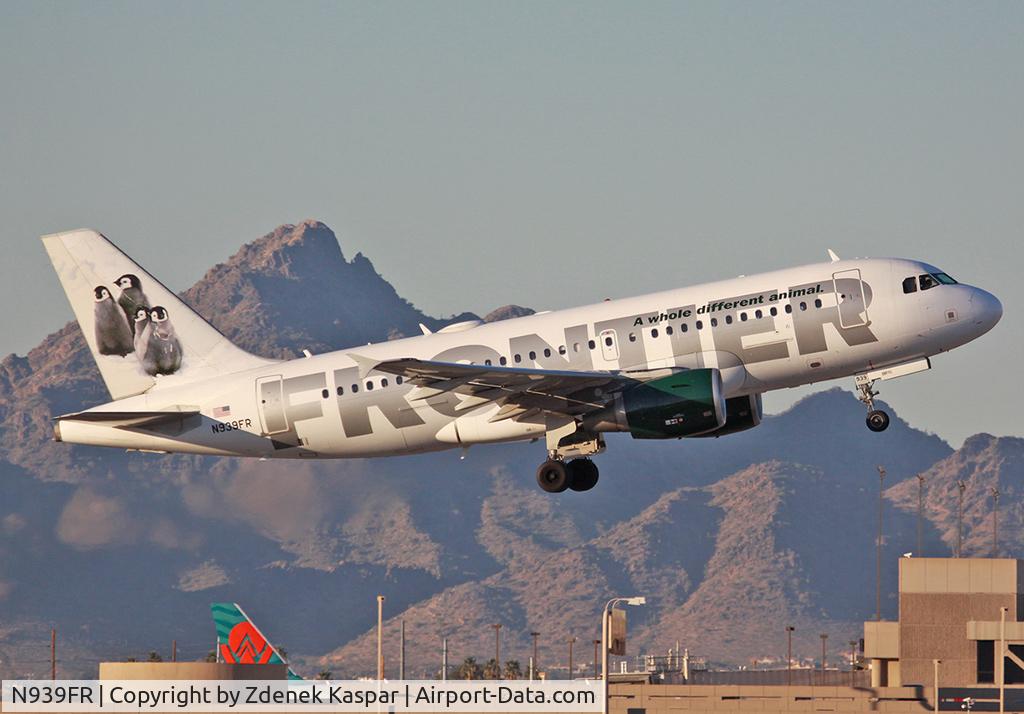 N939FR, 2005 Airbus A319-111 C/N 2448, PHX