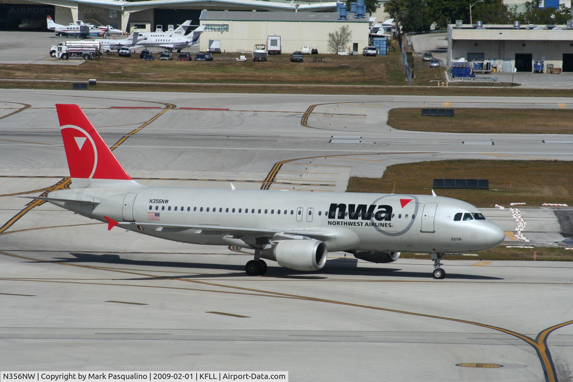 N356NW, 1998 Airbus A320-212 C/N 818, Airbus A320