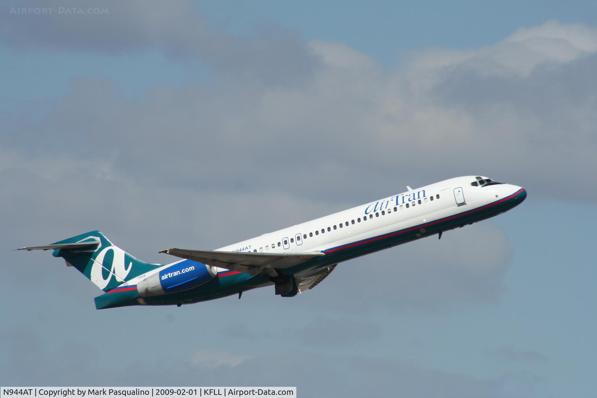 N944AT, 1999 Boeing 717-200 C/N 55007, Boeing 717-200