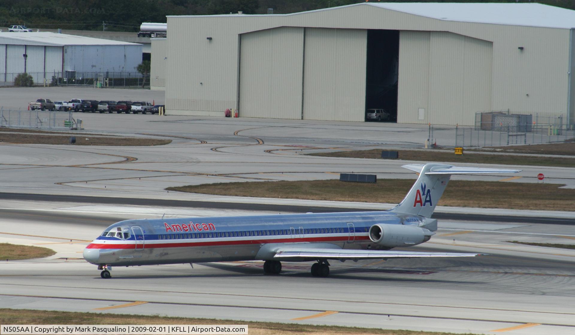 N505AA, 1989 McDonnell Douglas MD-82 (DC-9-82) C/N 49799, MD-82